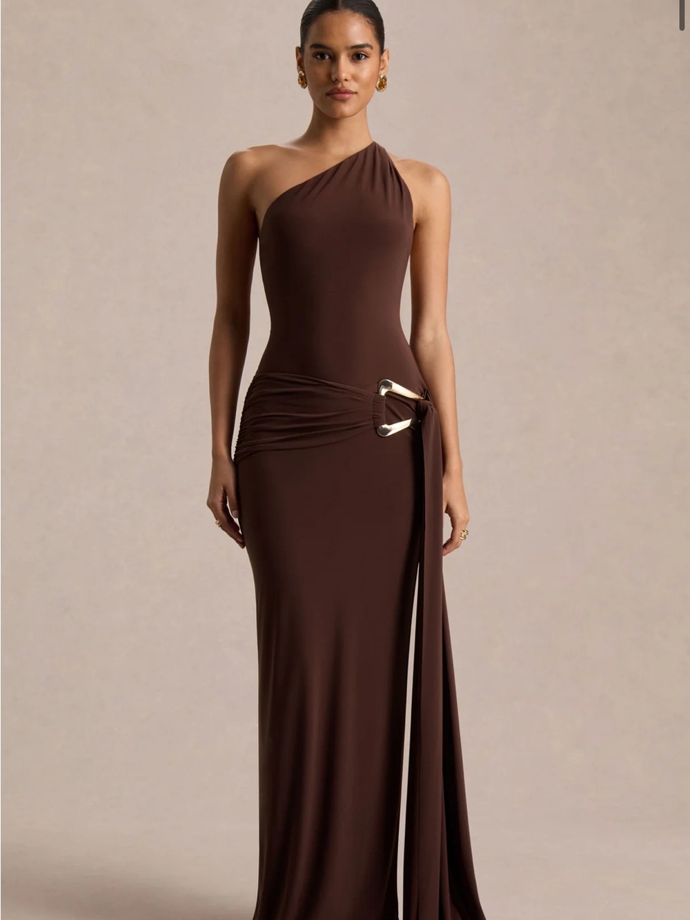 Club L London: BONNIE One-Shoulder Brown Evening Gown with Draped Buckle Detail - Picture 3 of 5